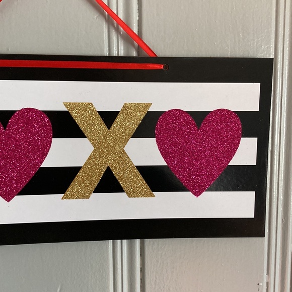 NWT Gorgeous Glittered XπXπ White & Black Striped Wooden Decoration Sign - Picture 6 of 13